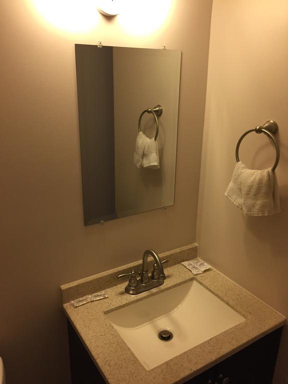 سينت جون Admiral'S Quay Motel & Suites المظهر الخارجي الصورة